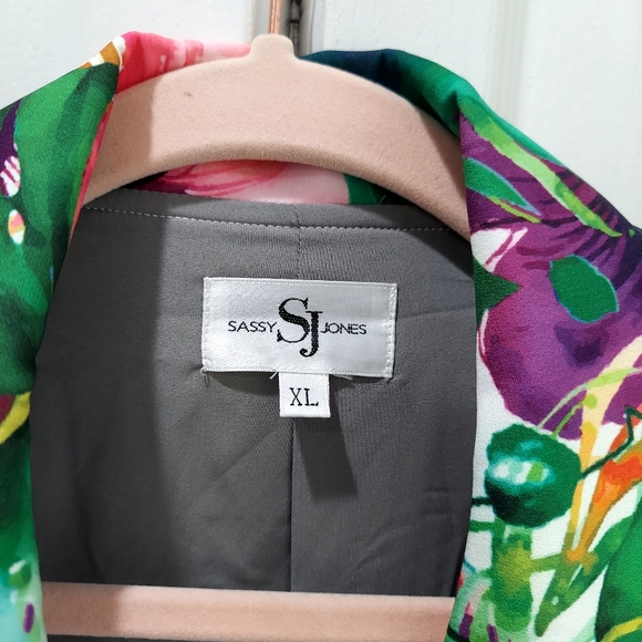 Gabriella Cigarette Suit BLAZER (Never Worn) - Picture 3 of 9